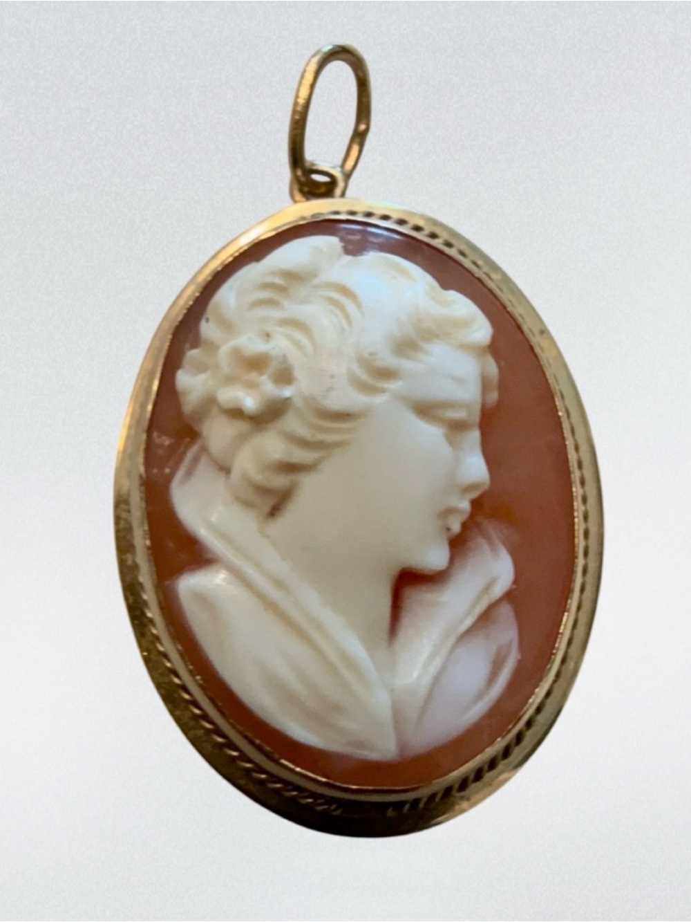 Vintage 585 Italy 14k Solid Gold Carved Shell Cameo 1”, 2.4g